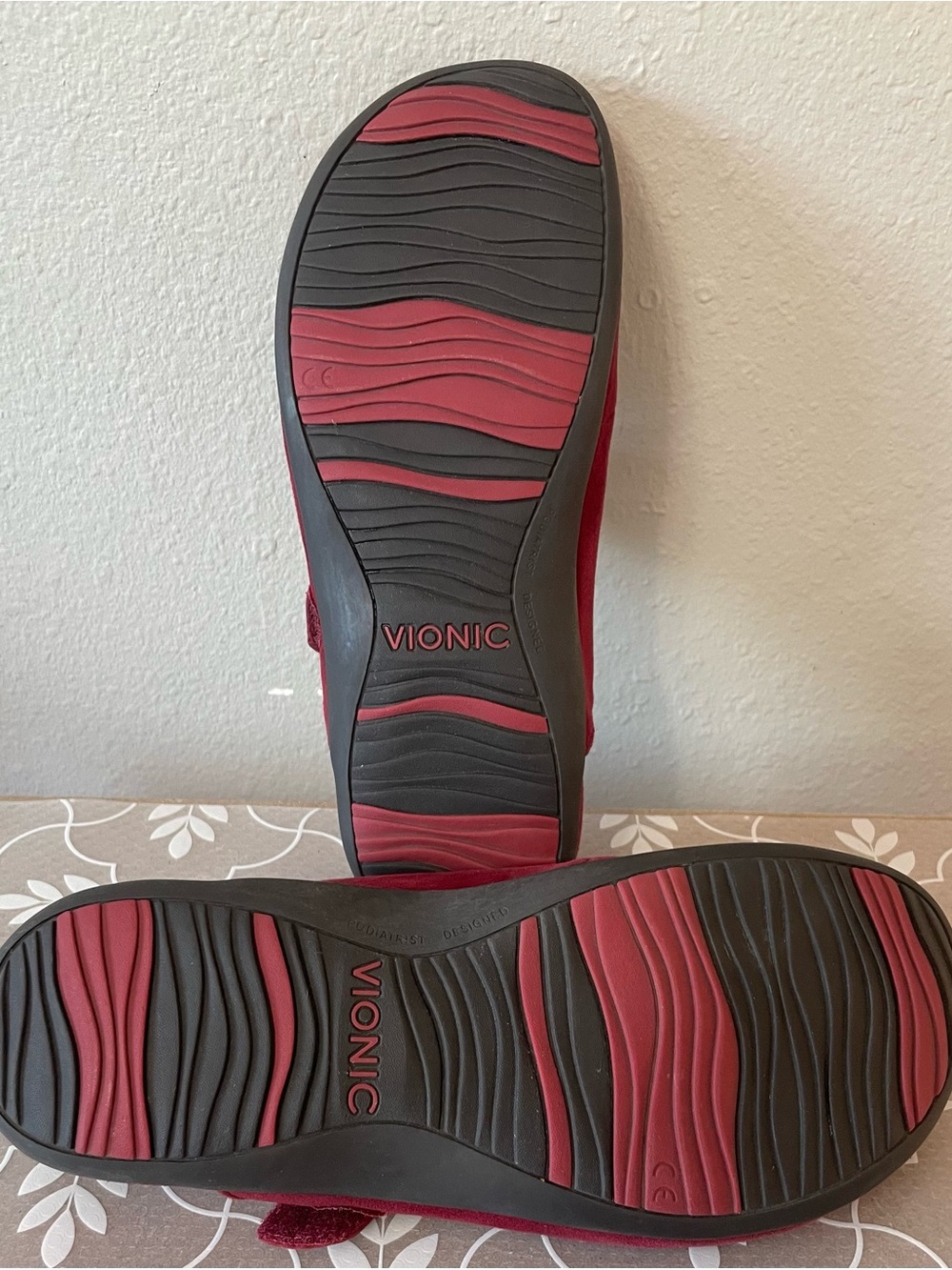 VIONIC ORTHOTIC Red Suede Mary Jane Clogs Jeweled Buckle Comfort SZ 8 - Picture 3 of 5